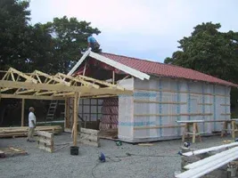 Snickeriarbete utomhus: garage